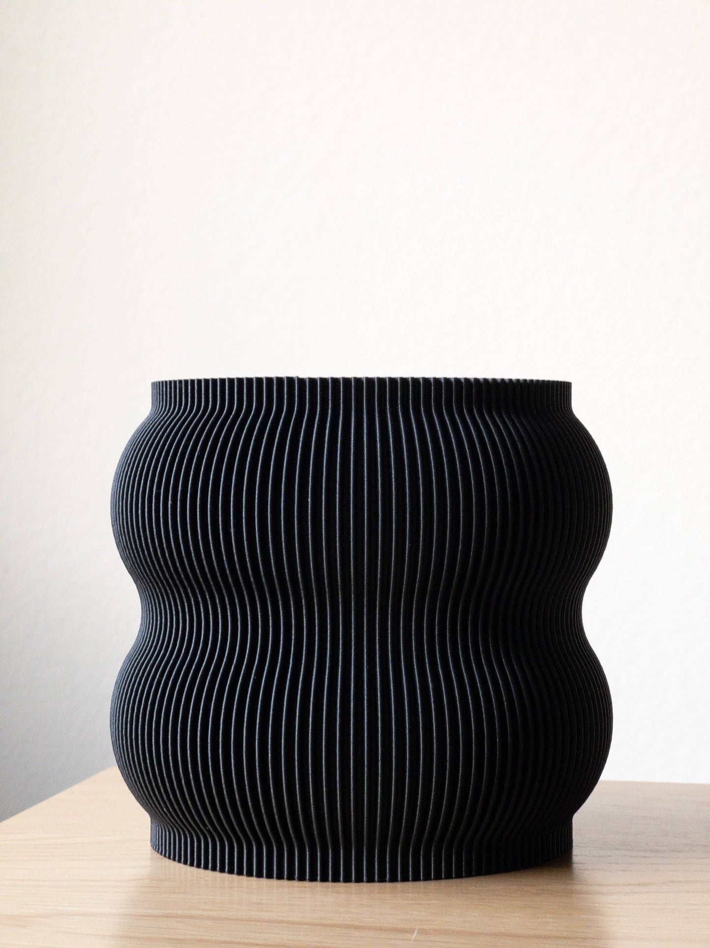 Solah Design - Lightweight Planter Pot | Black | 4", 6" and 8" Sizes